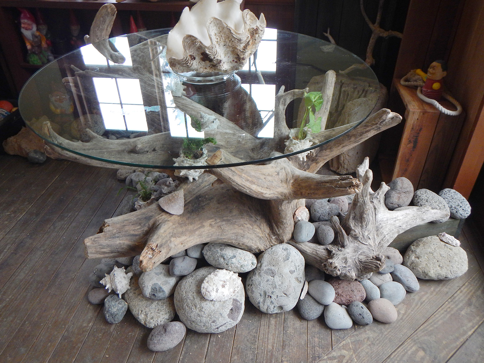 ゴロタ石＆流木テーブル２